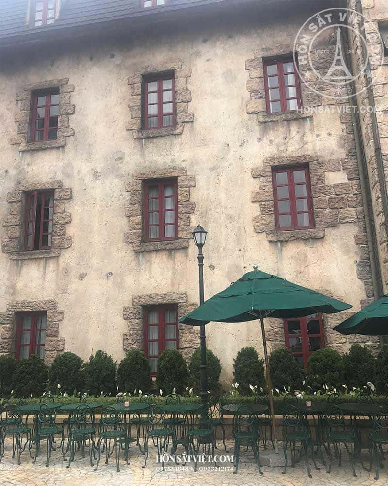 Bàn ghế bằng sắt dễ vệ sinh và bảo quản Bàn ghế bằng sắt dễ vệ sinh và bảo quản