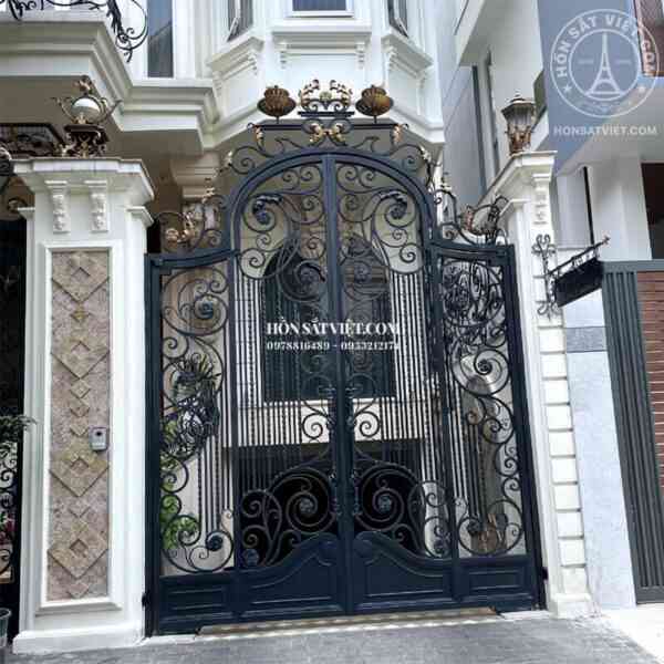 Cổng Sắt Mỹ Thuật CS005 màu đen truyền thống