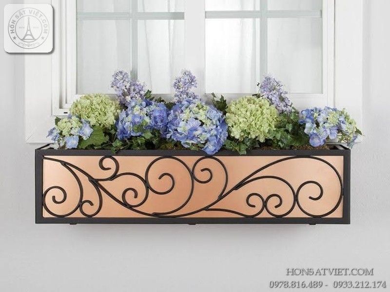 Giá sắt trồng hoa ban công gắn cửa sổ đẹp Giá sắt trồng hoa ban công gắn cửa sổ đẹp