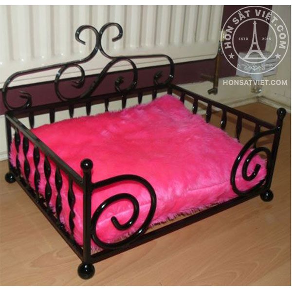 Có thể sử dụng thêm nệm lót trong giường sắt