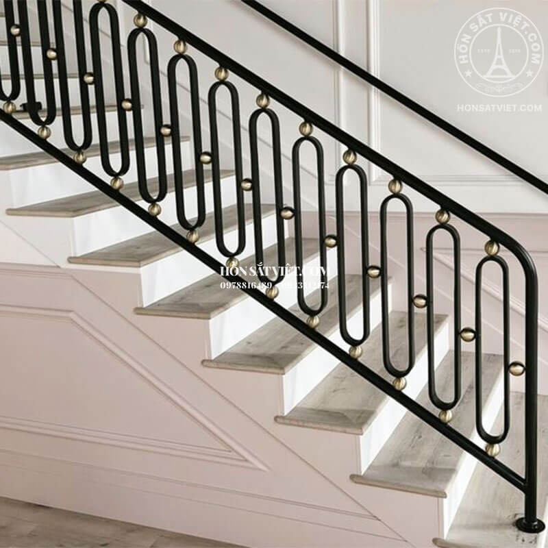 Mẫu lan can cầu thang sắt đẹp phong cách hiện đại cho nhà phố