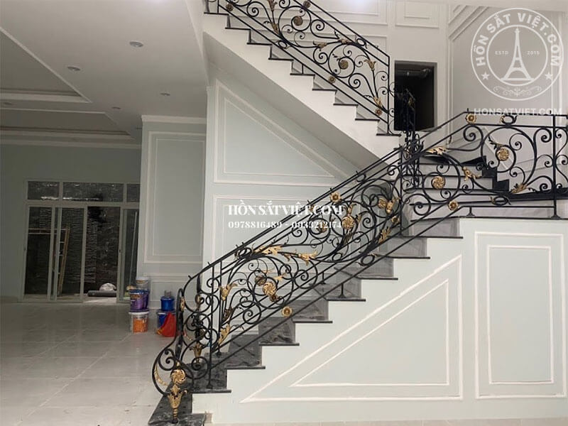 Lắp đặt lan can cầu thang đúng thiết kế