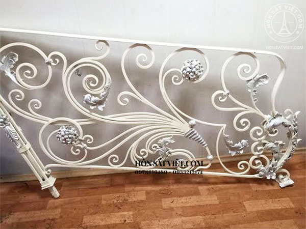 Lan can cầu thang sắt thiết kế theo yêu cầu Lan can cầu thang sắt thiết kế theo yêu cầu