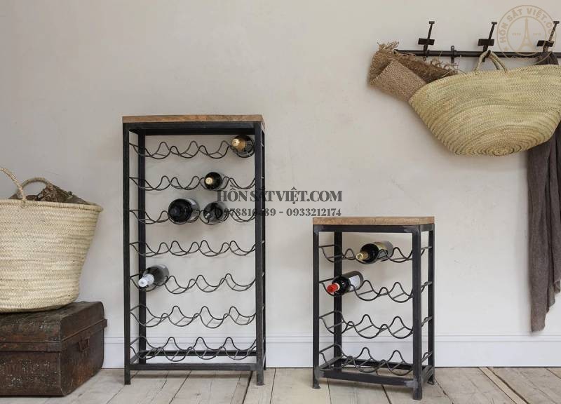 Kệ rượu bằng sắt kết hợp gỗ, phong cách vintage độc đáo Kệ rượu bằng sắt kết hợp gỗ, phong cách vintage độc đáo
