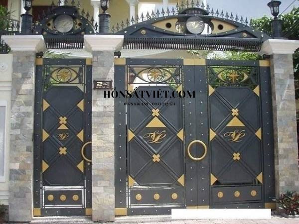 Cửa sắt giá hợp lý, đảm bảo độ bền cao. Cửa sắt giá hợp lý, đảm bảo độ bền cao.