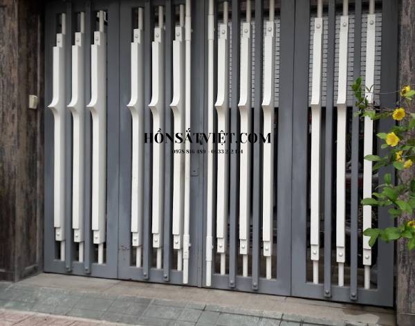 Cổng sắt đơn giản phù hợp mọi nhà. Cổng sắt đơn giản phù hợp mọi nhà.