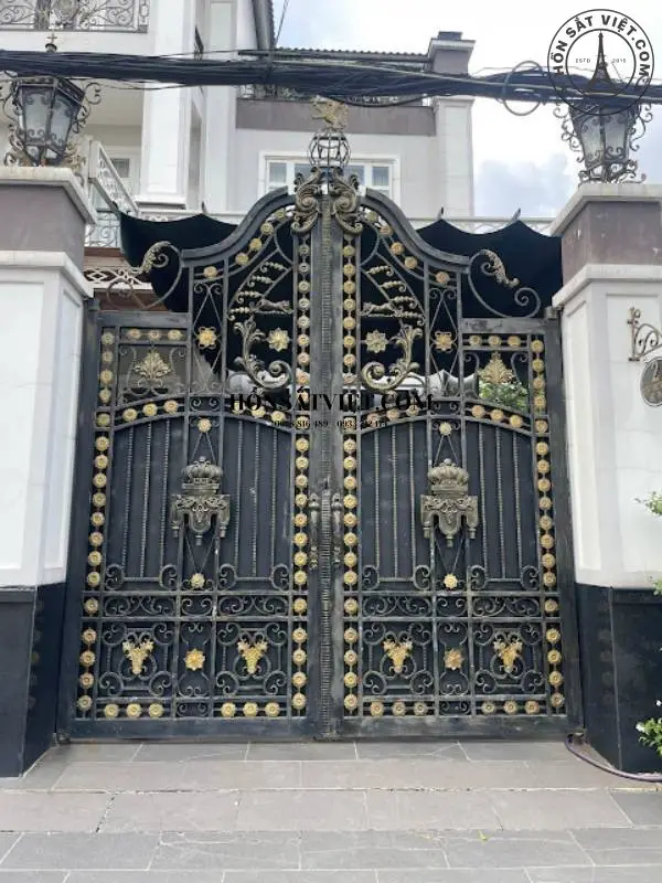 Cổng sắt mỹ thuật 2 cánh ARG2500 thiết kế hiện đại và bền bỉ Cổng sắt mỹ thuật 2 cánh ARG2500 thiết kế hiện đại và bền bỉ