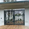 Cổng sắt mỹ thuật 2 cánh ARG2504 hoa văn đậm nét truyền thống