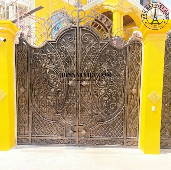 Cổng sắt mỹ thuật ARG2510 màu nâu đẹp Cổng sắt mỹ thuật ARG2510 màu nâu đẹp