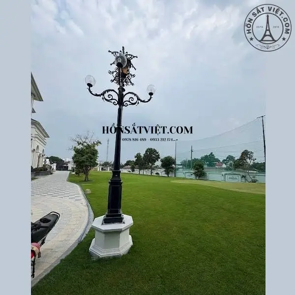 den-tru-cong-gl2027-ngoai-troi-dep