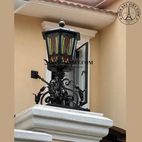 Đèn Trụ Cổng GL2029 Kết Hợp Kính Màu Độc Đáo Đèn Trụ Cổng GL2029 Kết Hợp Kính Màu Độc Đáo