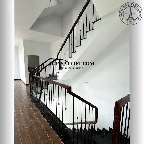 Lan Can Cầu Thang Sắt HR1427 Dáng Thẳng Bền Bỉ Và Thẩm Mỹ Lan Can Cầu Thang Sắt HR1427 Dáng Thẳng Bền Bỉ Và Thẩm Mỹ