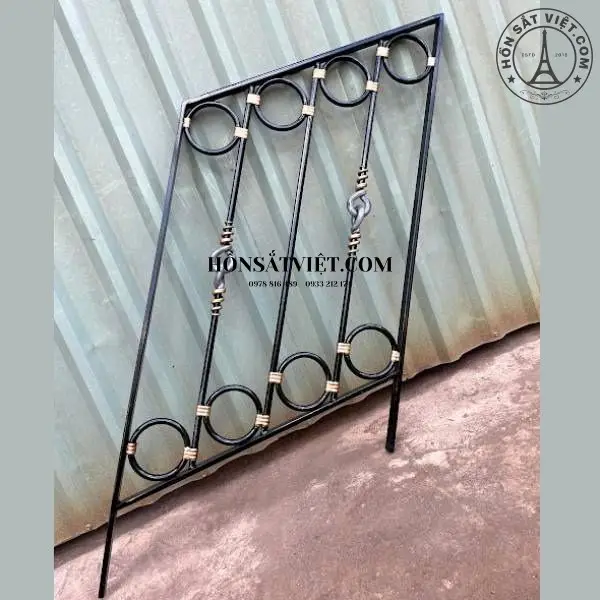 lan-can-cau-thang-sat-hr1428-hoa-van-doc-dao