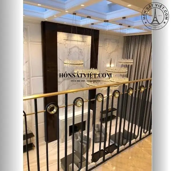 lan-can-cau-thang-sat-son-ma-vang