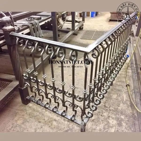 Lan Can Sắt Mỹ Thuật Ban Công AWR5333 Đơn Giản Tại Cần Thơ Lan Can Sắt Mỹ Thuật Ban Công AWR5333 Đơn Giản Tại Cần Thơ