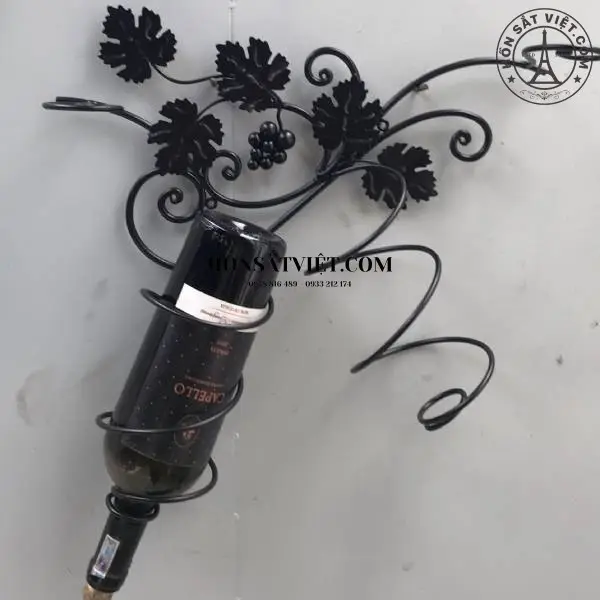 Kệ Để Rượu WS2631 Trưng Bày 2 Chai Thanh Lịch Có Móc Treo Ly Kệ Để Rượu WS2631 Trưng Bày 2 Chai Thanh Lịch Có Móc Treo Ly