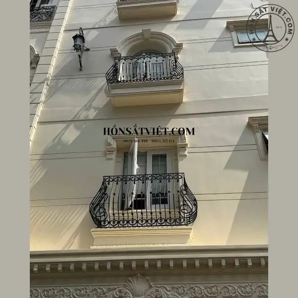 Lan Can Ban Công Sắt BR2808 Uốn Cong Đẹp Mắt Tinh Tế Lan Can Ban Công Sắt BR2808 Uốn Cong Đẹp Mắt Tinh Tế