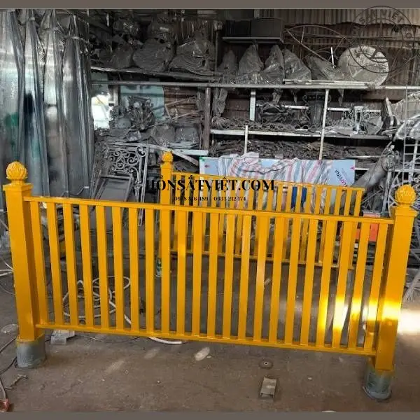 Lan Can Ban Công Sắt BR2813 Đơn Giản Màu Vàng Nổi Bật Lan Can Ban Công Sắt BR2813 Đơn Giản Màu Vàng Nổi Bật