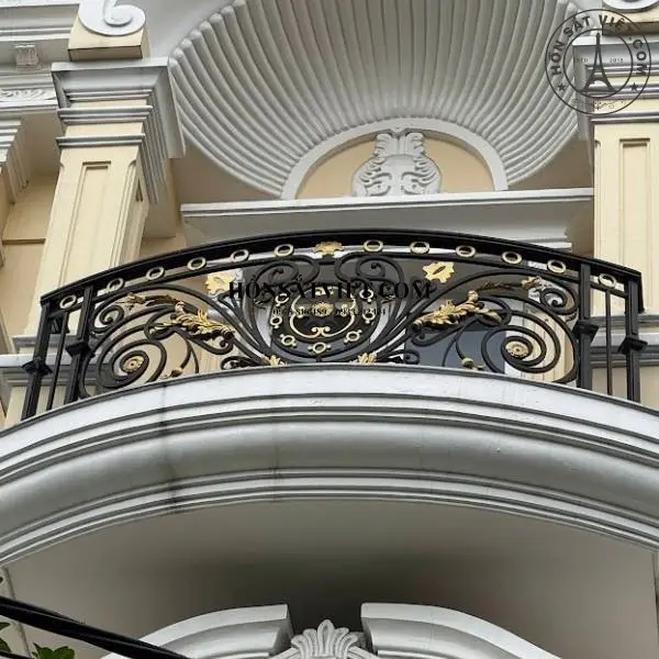 lan-can-ban-cong-sat-BR2815-hoa-tiet-dep-tai-hcm-2025