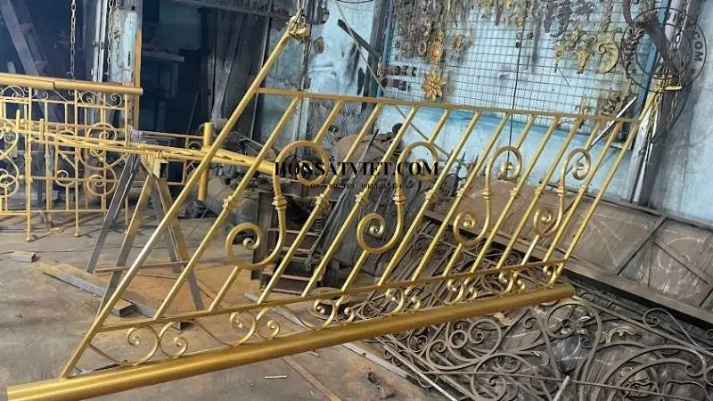 Mẫu lan can màu vàng đồng chắc chắn Mẫu lan can màu vàng đồng chắc chắn
