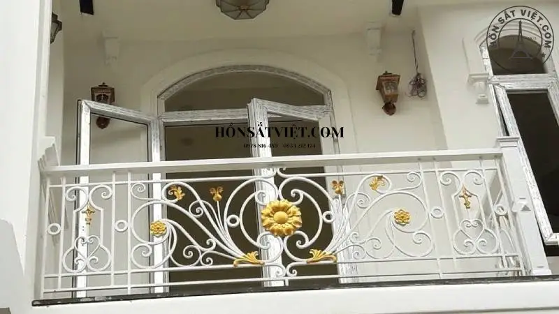 Mẫu lan can màu trắng hiện đại