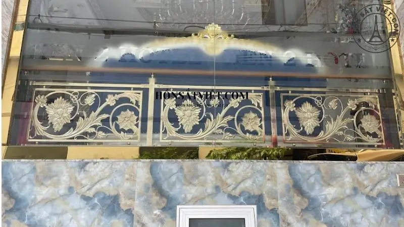 Họa tiết hoa văn mạ đồng sang trọng