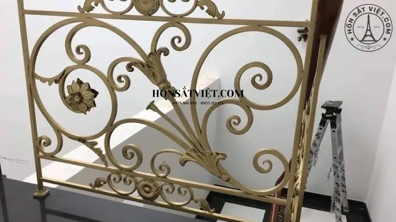 Mẫu cầu thang sắt gác lửng đẹp hiện đại và sang trọng Mẫu cầu thang sắt gác lửng đẹp hiện đại và sang trọng