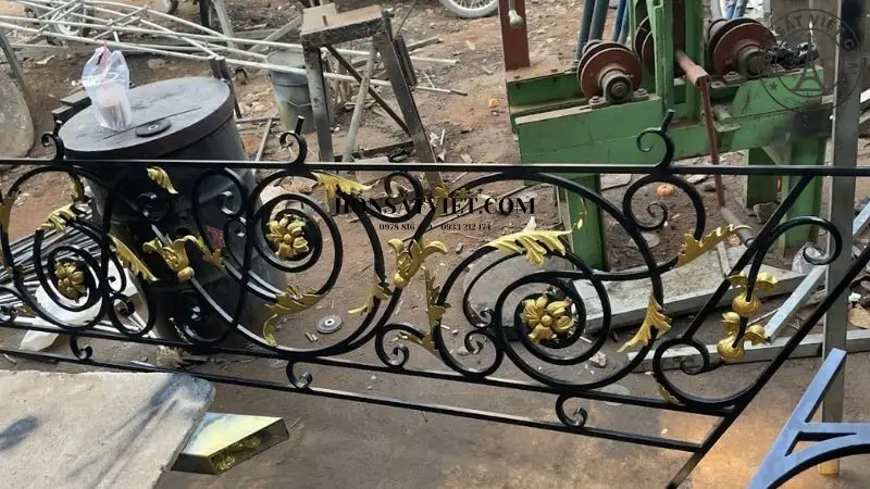 Mẫu lan can sắt gác lửng sản xuất tại xưởng Hồn Sắt Việt Mẫu lan can sắt gác lửng sản xuất tại xưởng Hồn Sắt Việt