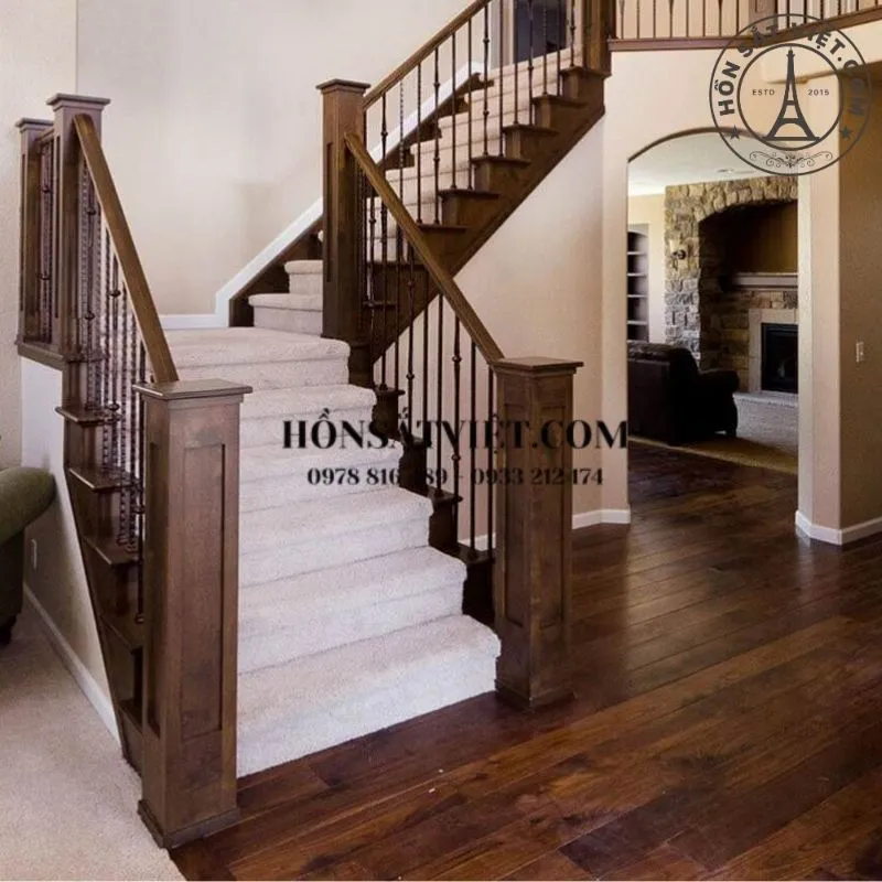 Mẫu trụ đề ba cầu thang gỗ vuông đơn giản
