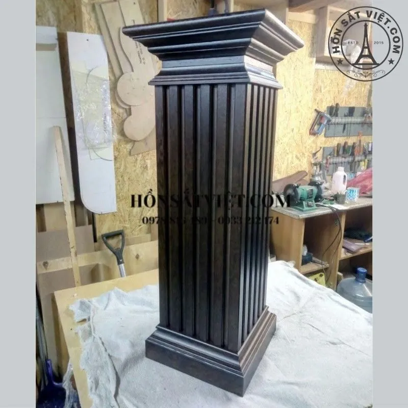 Trụ cầu thang vuông bằng sắt chắc chắn