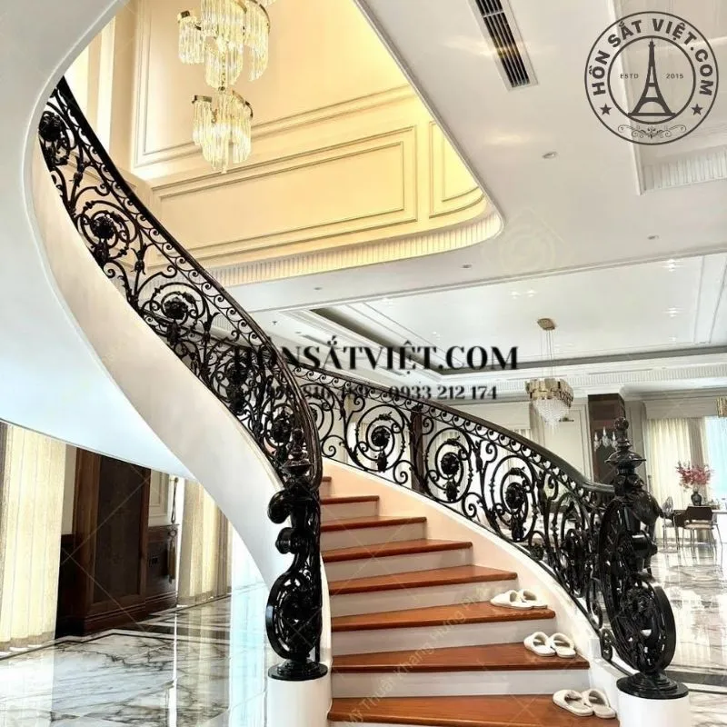 Trụ cầu thang màu đen mạnh mẽ cho villa