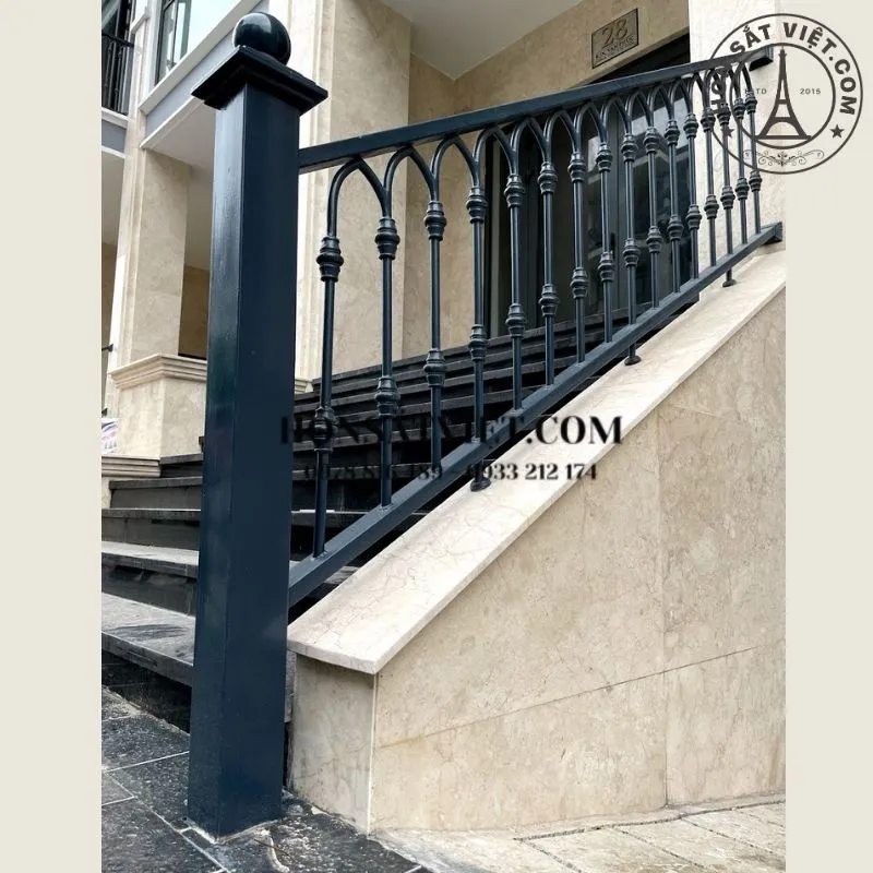 Trụ đề ba cầu thang vuông phong cách hiện đại, tinh tế