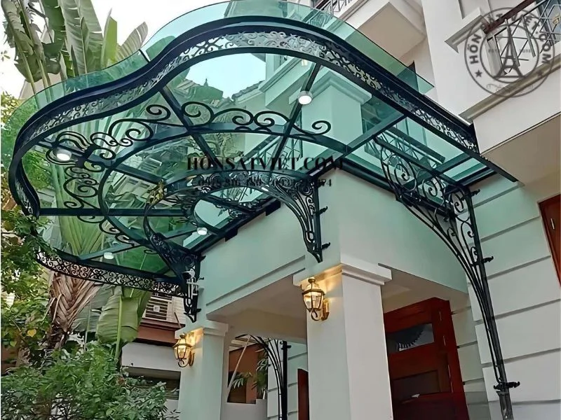 Mái kính sân trước nhà kính cường lực an toàn