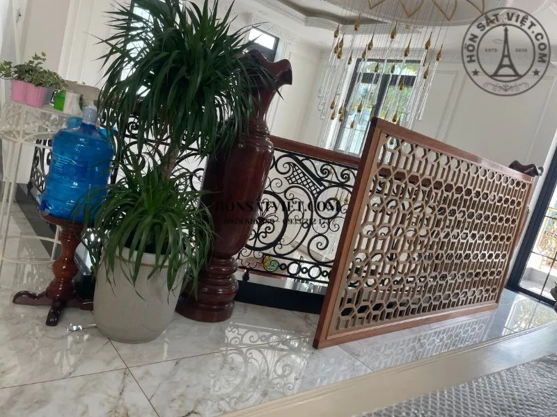 Lan can cầu thang sắt mỹ thuật hoa văn chi tiết thi công thực tế tại Bình Dương